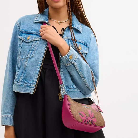 New COACH Teri Shoulder Bag In Signature Canvas With Bow Print - Picture 4 of 9